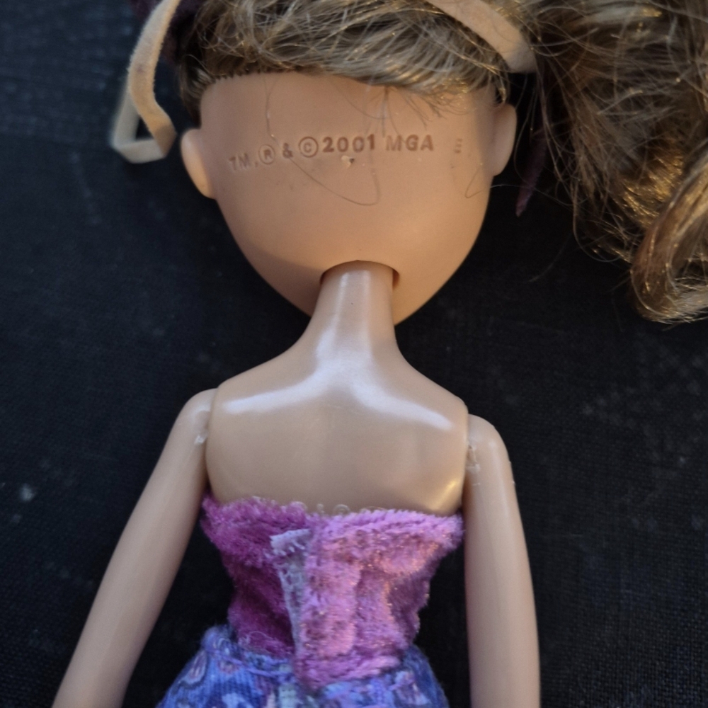 Yasmin Bratz Doll 2001 With Bandana - Picture 6 of 10